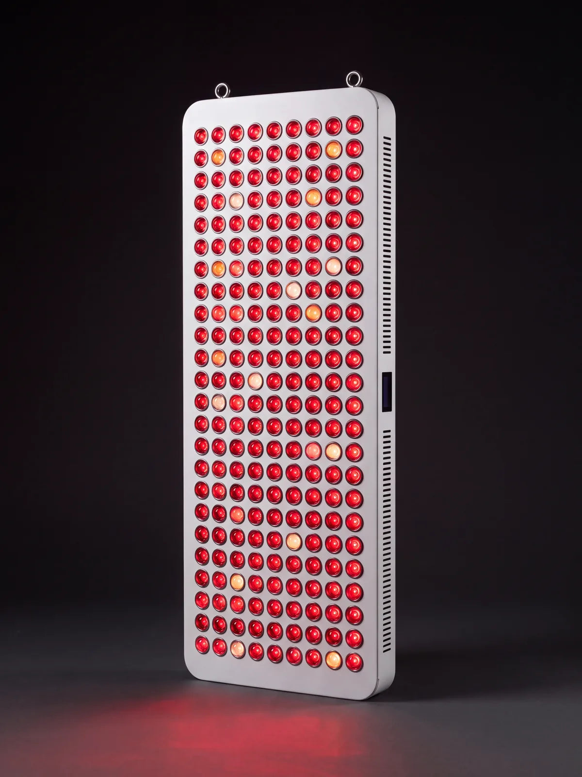ESPEKTRON LED 8 de pie, visto de frente, con los 300 LED encendidos